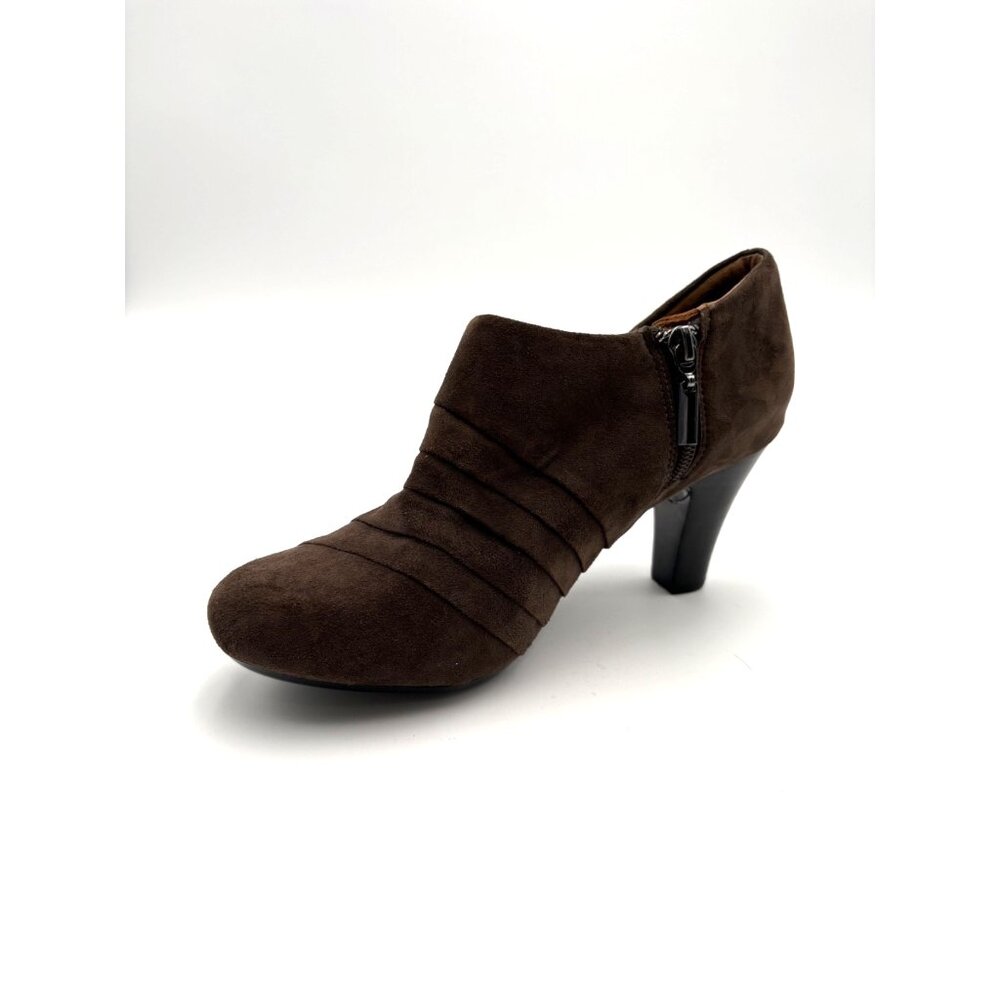 Womens 6.5 Clarks Artisan Brown Suede Heeled Ankle Bootie Side Zip RIGHT ONLY